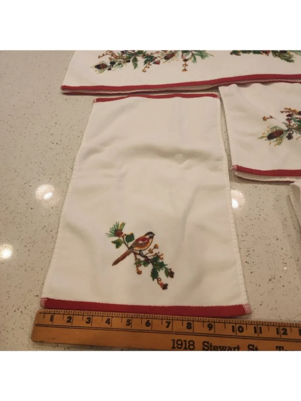 Lenox Christmas Holiday Bath Hand Towel Set Of 4 Red White Green Holly Bird